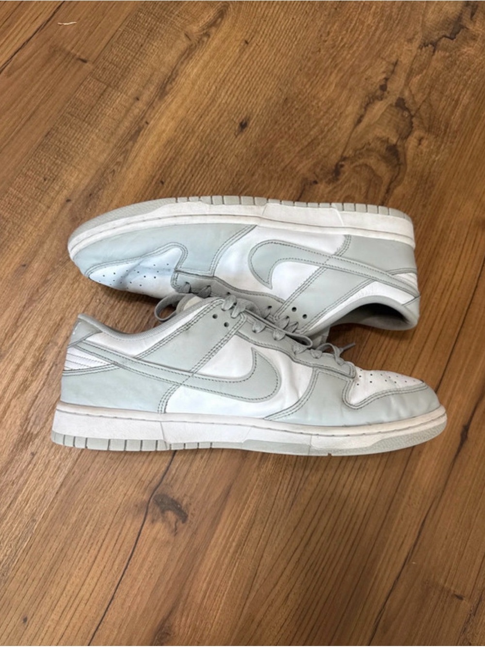 Nike Men’s Dunks in White and Light Gray size 11.5